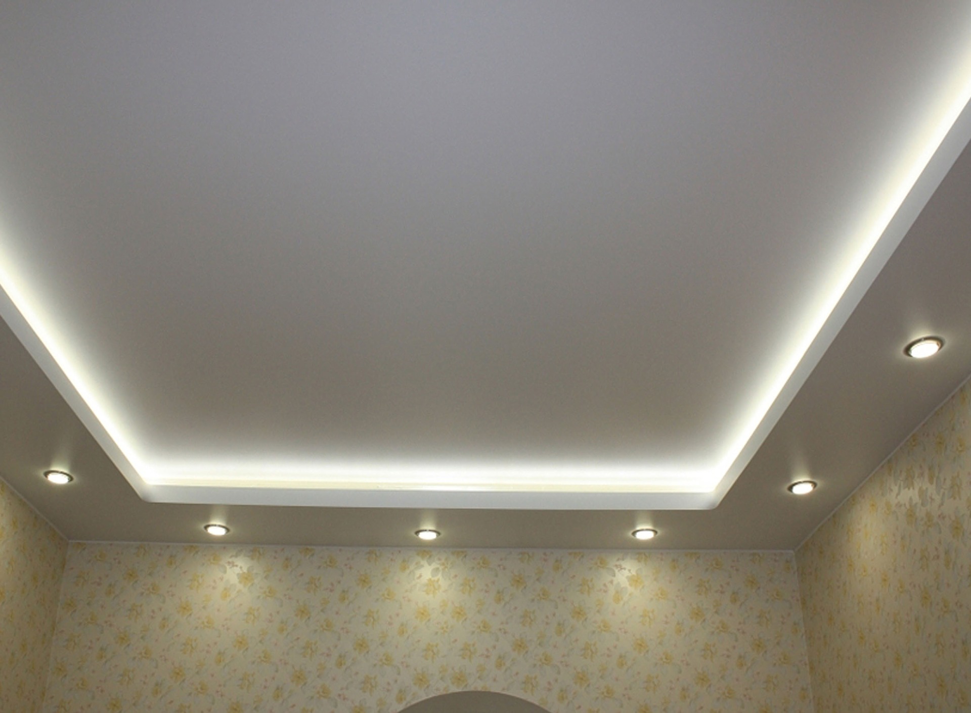 двухуровневый потолок со светодиодной подсветкой